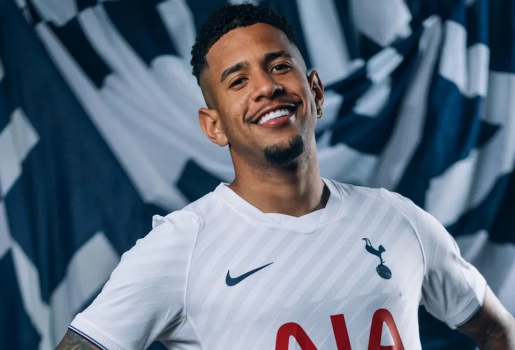 CHÍNH THỨC: Tottenham chiêu mộ thành công Savinho từ Man City