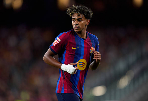 Yamal tịt ngòi, CĐV Barca đổ lỗi cho Eric Garcia