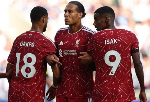 Van Dijk gửi thông điệp cho Gakpo sau drama chuyển nhượng