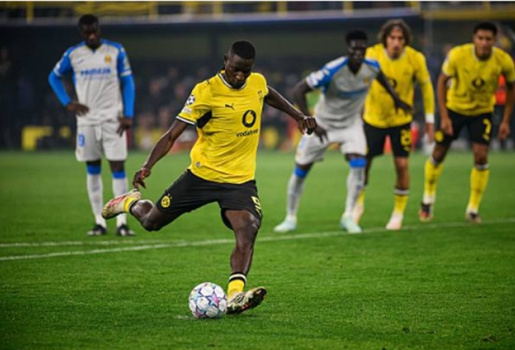 Guirassy rực sáng giúp Dortmund hạ Villarreal
