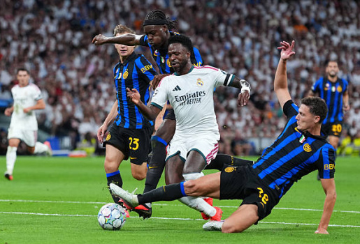 McManaman chỉ ra quan hệ căng thẳng giữa Vinicius và fan Real