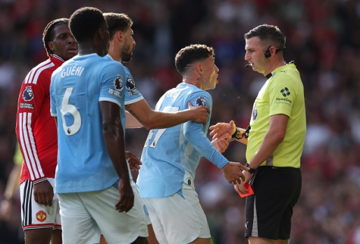 Roy Keane lên tiếng bảo vệ Foden sau tấm thẻ đỏ trực tiếp