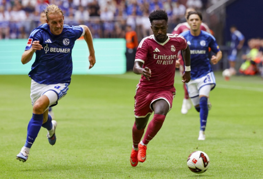 Tin đồn chuyển nhượng tối 23/10: Arsenal tái kích hoạt vụ Vinicius; Chelsea mượn Alexander-Arnold