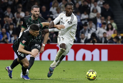 Mourinho chọn Camavinga đá chính trận Siêu kinh điển