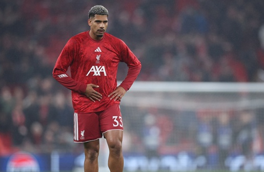 Giữ chân Araujo, Liverpool vẫn cần hậu vệ phải hiện đại