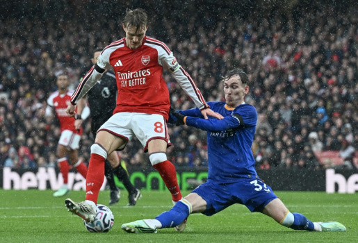 Huyền thoại Arsenal ngả mũ trước Odegaard