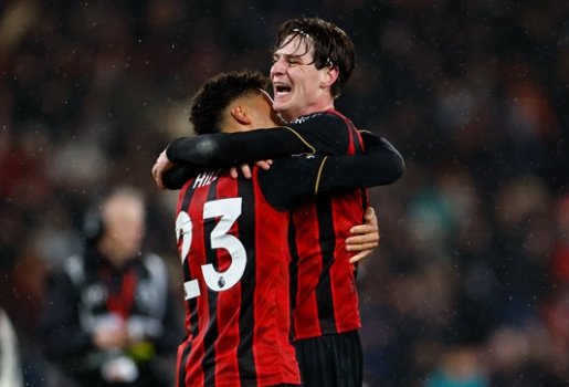 Vượt Liverpool, Chelsea sáng cửa đón Scott vào tháng Giêng