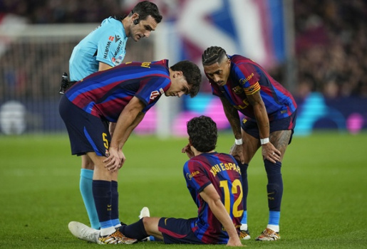 Xavi Espart của Barcelona nghỉ thi đấu 7 tuần sau El Clasico