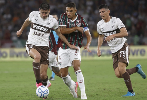 Fluminense thách thức quy luật bóng đá với 3 cầu thủ ngoài 40 tuổi