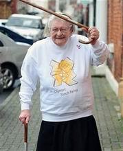 Cụ bà 84 tuổi được giao cầm đuốc Olympic 2012