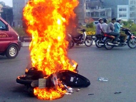 Trò đùa nguy hiểm từ nỗi ám ảnh cháy xe