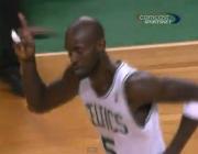 Video NBA: Pha chuyền bóng không cần nhìn của Kevin Garnett