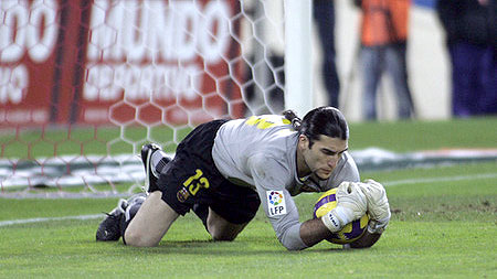 Barcelona chính thức gia hạn hợp đồng với Jose Manuel Pinto