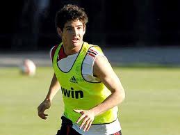 Video: Pato biểu diễn kĩ thuật trong buổi tập của AC Milan tại Dubai