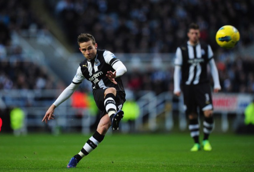 Mua cầu thủ gốc Việt của Newcastle đi, M.U!