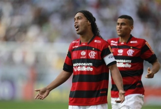 Ronaldinho cáo bệnh để trốn tập?