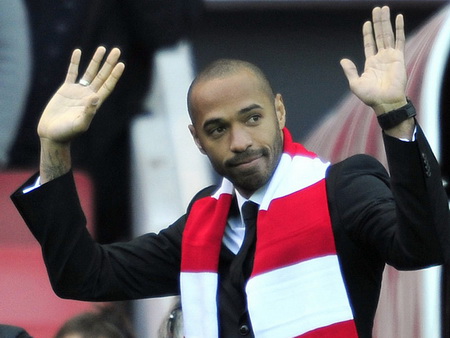 Điểm tin sáng ngày 07/01: Thierry Henry xin lỗi vì đầu quân cho Arsenal