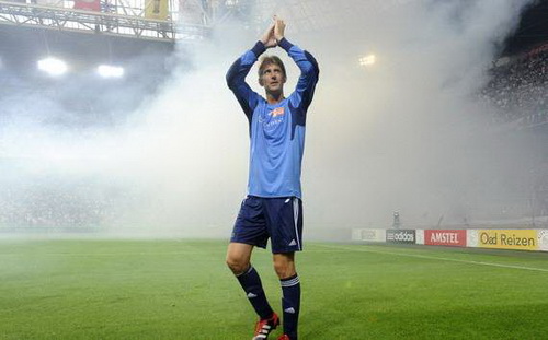 Van der Sar trở lại để giải cứu M.U?