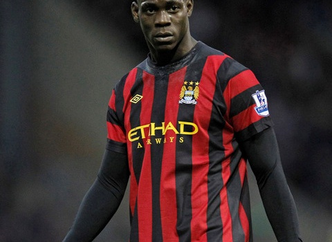 Mario Balotelli: Roberto Mancini đương nhiên là xuất sắc hơn Jose Mourinho