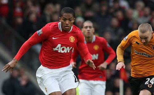 Chán đá hậu vệ, Antonio Valencia nhắc khéo Alex Ferguson