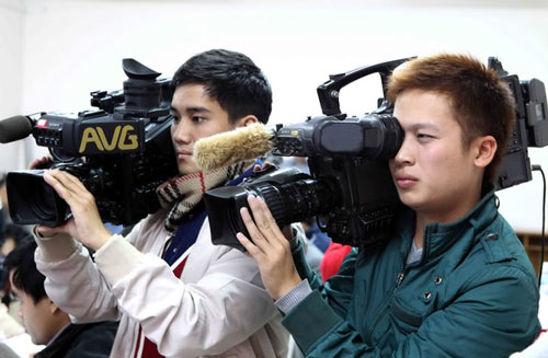 Bóng đá Việt Nam: Phép vua thua lệ làng