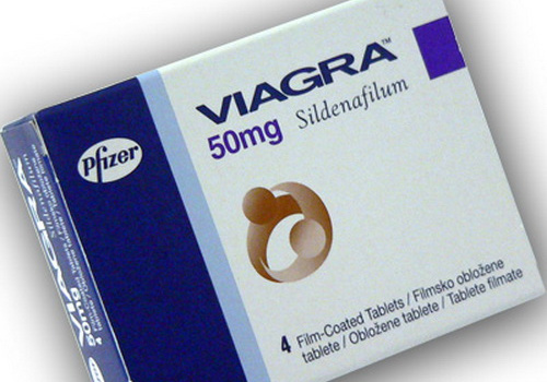 Cầu thủ vào phòng bác sĩ xin... Viagra