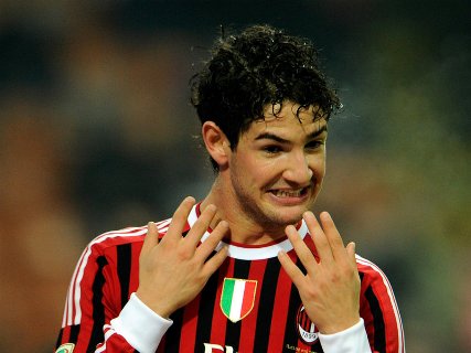 Ông chủ Milan tiết lộ lý do đơn giản sau sự ở lại của Pato