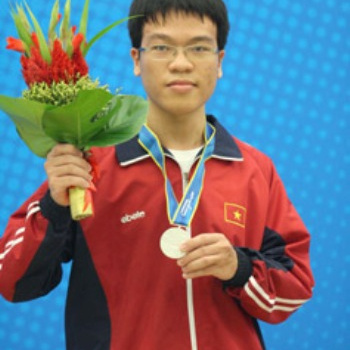 Phía sau vinh quang