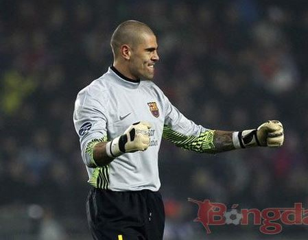 Video: Khả năng sút bóng cực cao của thủ thành Victor Valdes