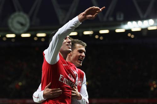 Arsenal – MU: Cuộc chiến của số 10