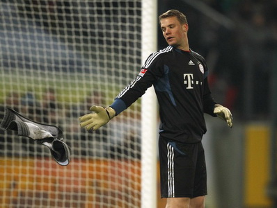 HLV Heynckes chỉ trích Neuer