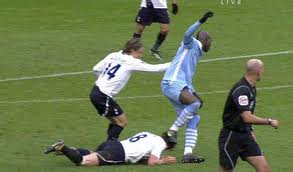 Video: Balotelli còn bẩn hơn Pepe