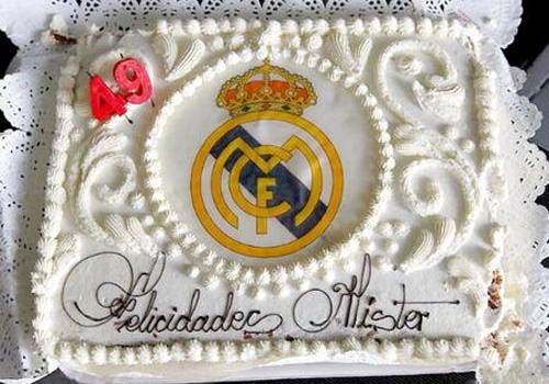 Mourinho nhận quà sinh nhật bất ngờ