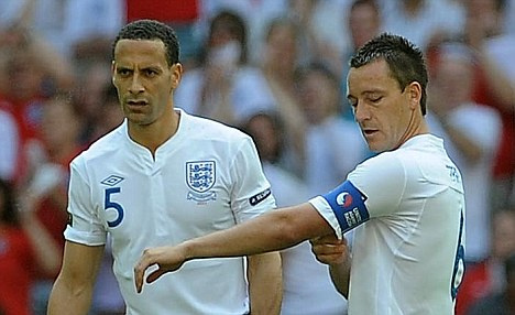 Sir Alex đích thân kêu gọi Rio Ferdinand hạ hỏa với Terry