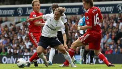 Carragher tính chuyện phục thù Tottenham