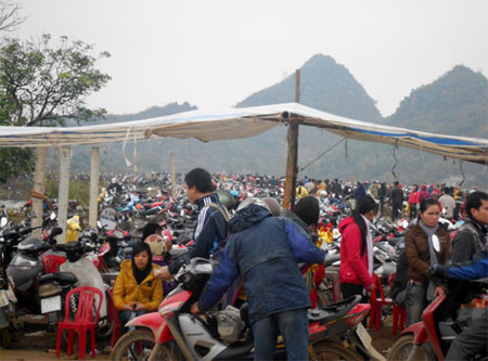 Các bãi giữ xe hốt bạc