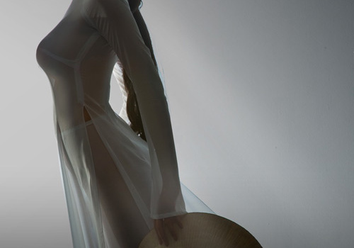 Áo dài khoe nét xuân thì - ai hơn Mai Phương Thúy?