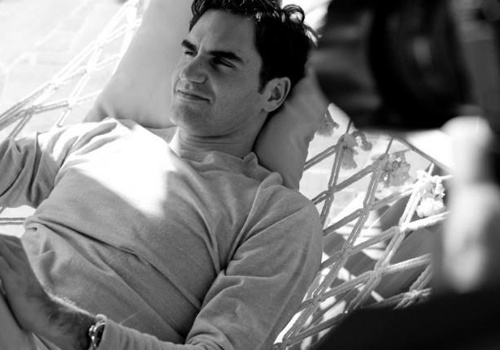 Nadal, Federer khoe body bên hồ bơi