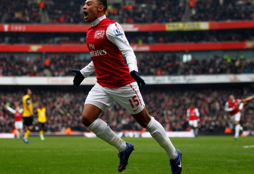 HLV Wenger sợ Oxlade-Chamberlain sẽ giống Wilshere