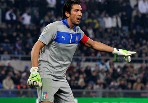 Người nhện Buffon tạm thời lắc đầu với Juve