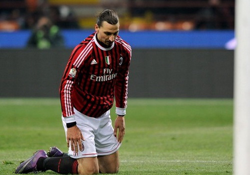 Chiellini “tấn công” Ibrahimovic: Cú đấm trong bóng tối…