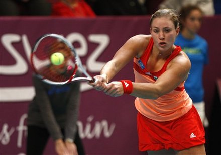 Kerber loại Sharapova ở tứ kết GDF Suez mở rộng
