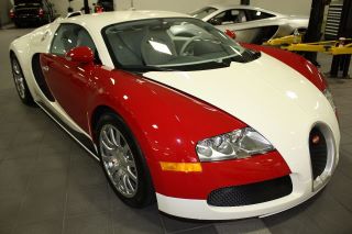 Video: Cận cảnh siêu xe Bugatti Veyron đầu tiền tại Việt Nam