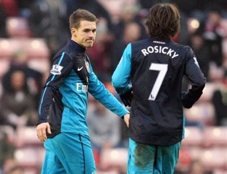 Henry chói sáng, Arsenal giành chiến thắng ở phút bù giờ