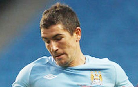 Inter muốn mua hậu vệ Kolarov của Man City