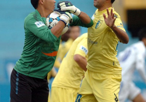 Hai đội bóng thủ đô: Những hình ảnh trái ngược