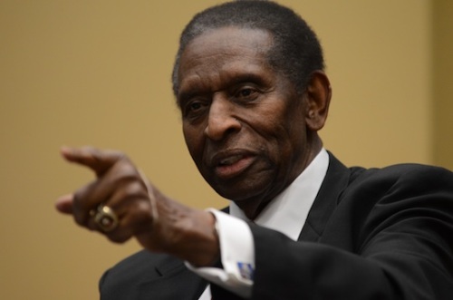 Cầu thủ bóng rổ da đen đầu tiên tại NBA được vinh danh