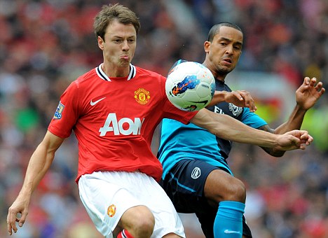 Trung vệ Jonny Evans được đàn anh khen ngợi