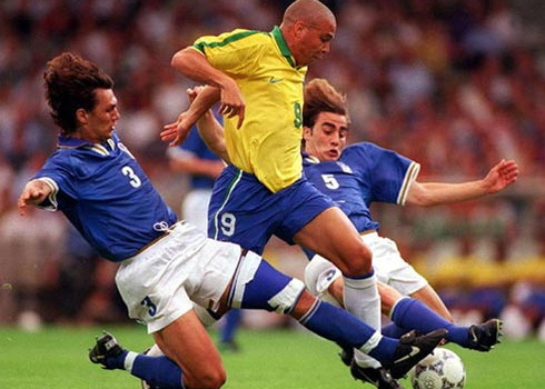 10 cầu thủ rê bóng tuyệt vời nhất thế giới