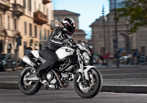 Ducati thu hồi 931 chiếc Monster và Hypermotard